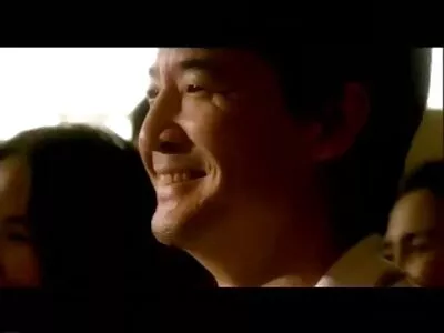 Hennes lilla fitta blir utsträckt av en enorm kukvideo (Savina)